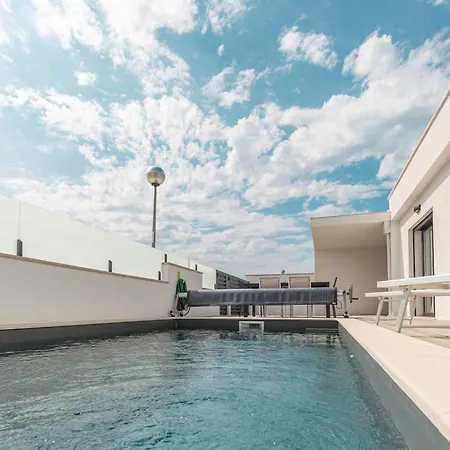 Patricia With Private Swimming Pool 펜션 *